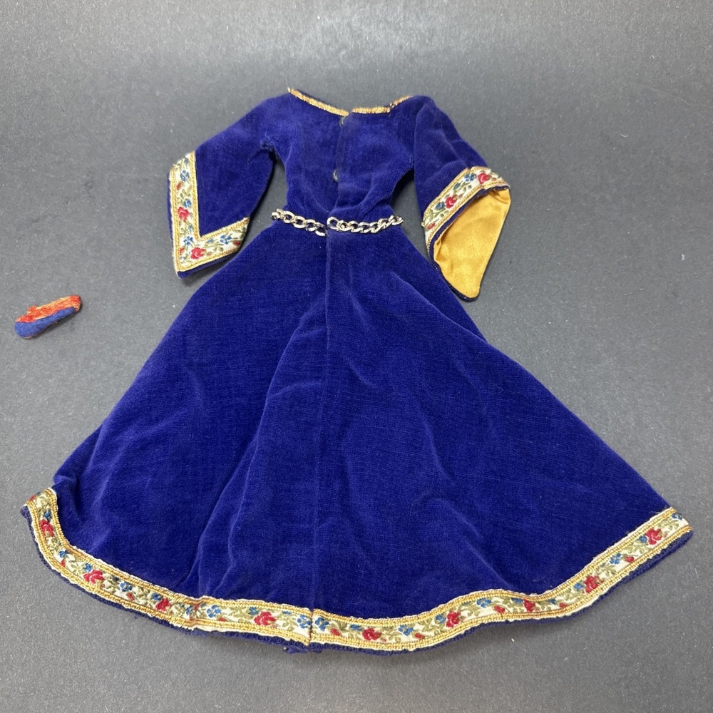 Vintage Barbie #873 GUINEVERE Theater Velvet 1960's Dress With 1 Matching Shoe - Picture 2 of 15